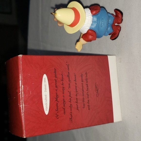 Hallmark keepsake Santa's serenade guitar sing - Picture 4 of 5